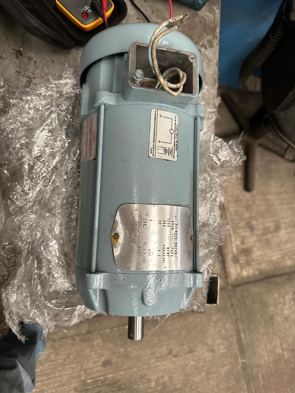 Motorreductor de Corriente Directa 0.37 KW Baldor 34-6545-3674G1