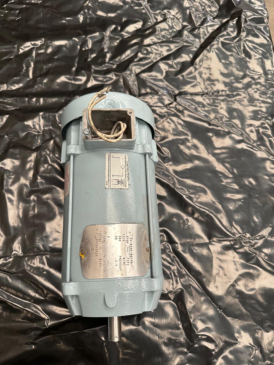 Motorreductor de Corriente Directa 0.37 KW Baldor 34-6545-3674G1