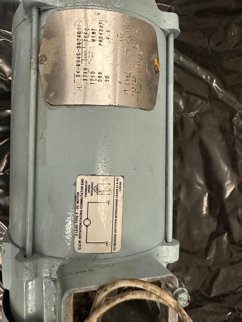 Motorreductor de Corriente Directa 0.37 KW Baldor 34-6545-3674G1