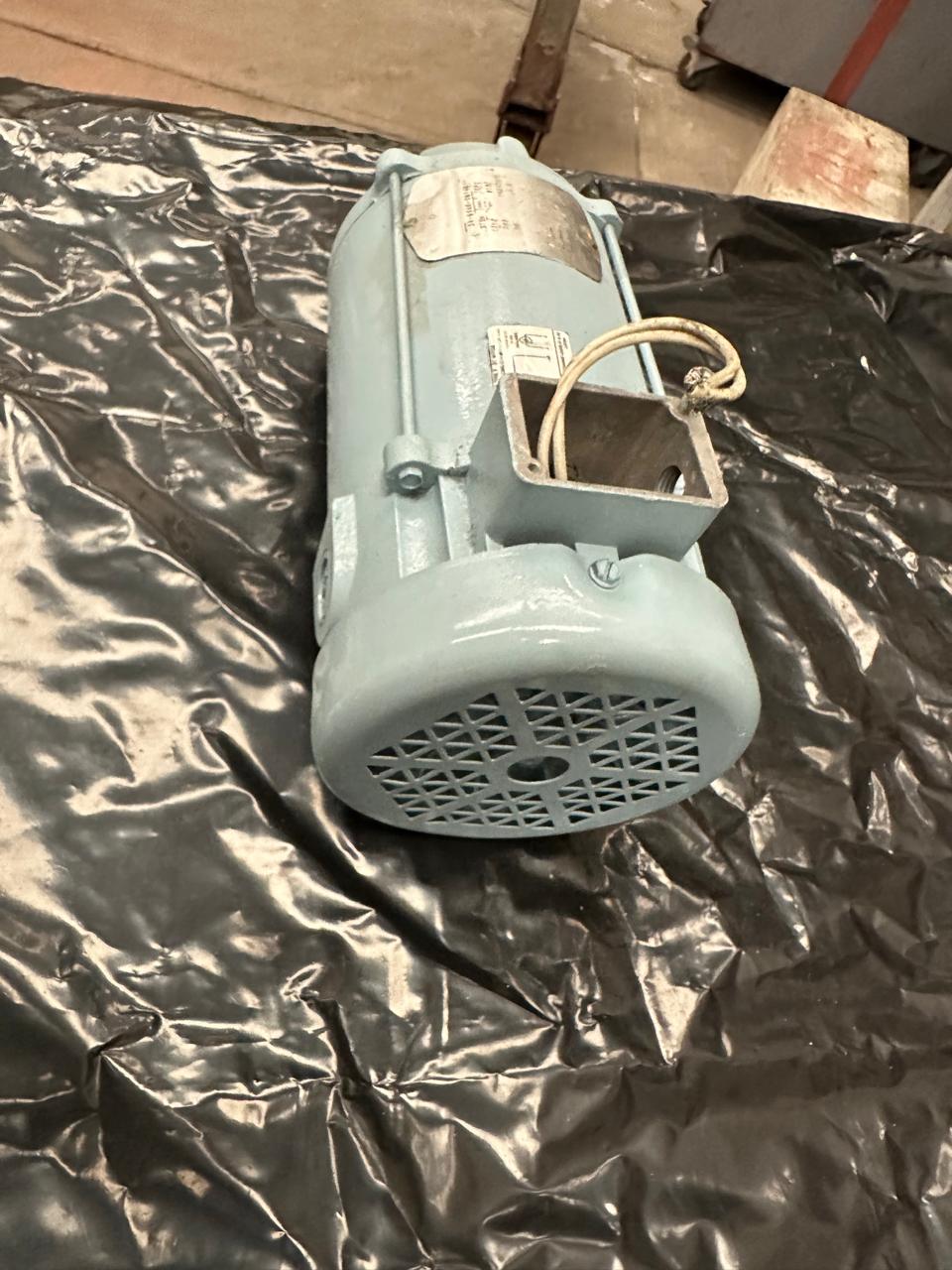 Motorreductor de Corriente Directa 0.37 KW Baldor 34-6545-3674G1