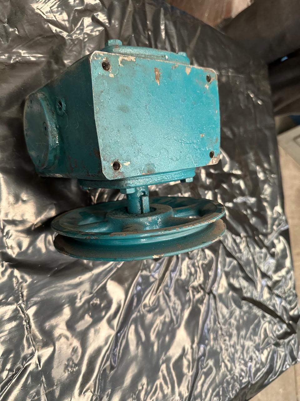 Reductor Baldor F921G-40-80C-J  680 IN-LBS