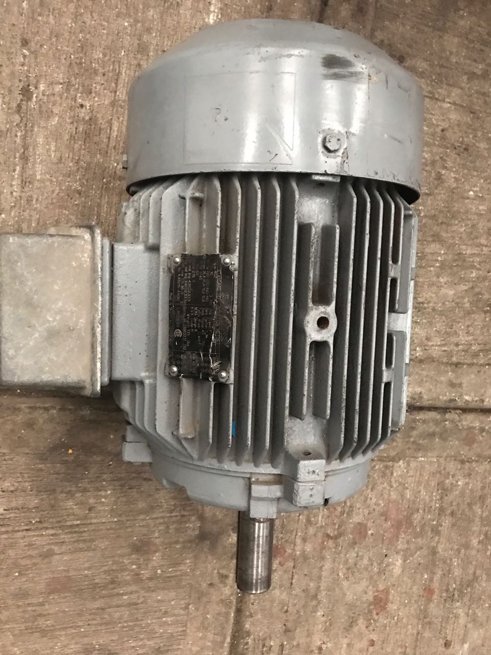 Motor de Corriente Alterna 10 HP Siemens 1LA3215-AYK60
