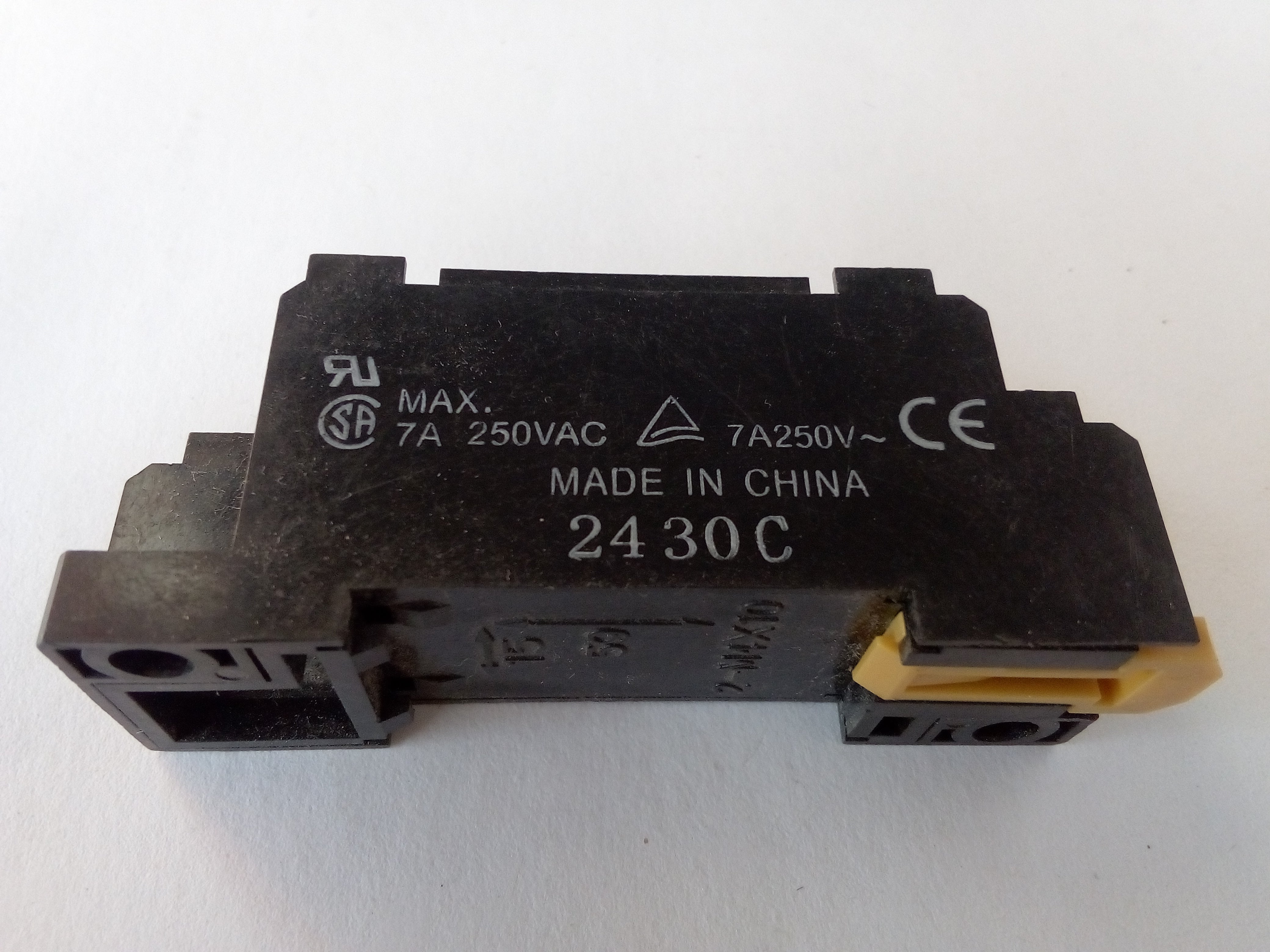 Base para Relevador Omron PYF08A-E