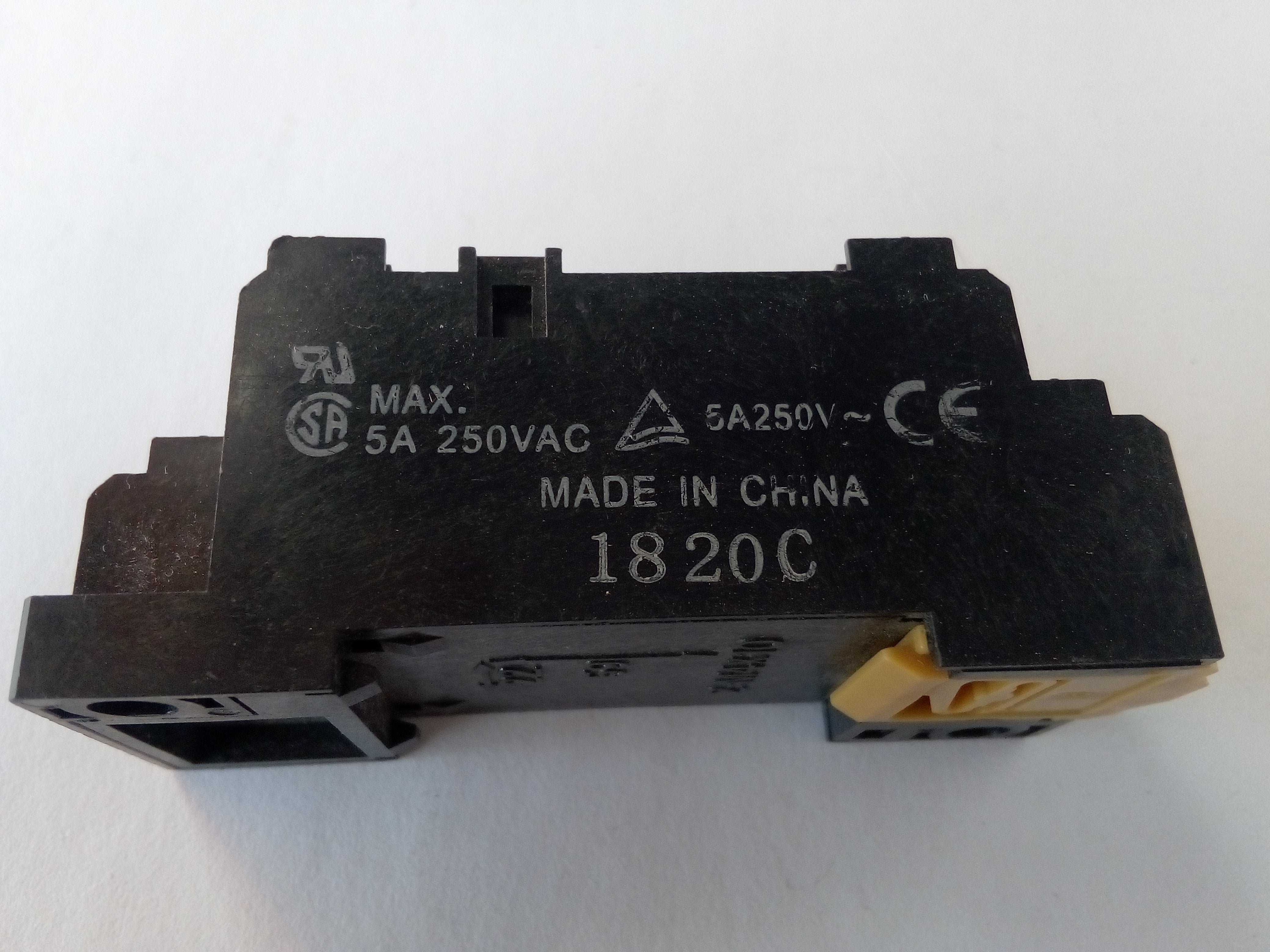 Base para Relevador Omron PYF14A-E