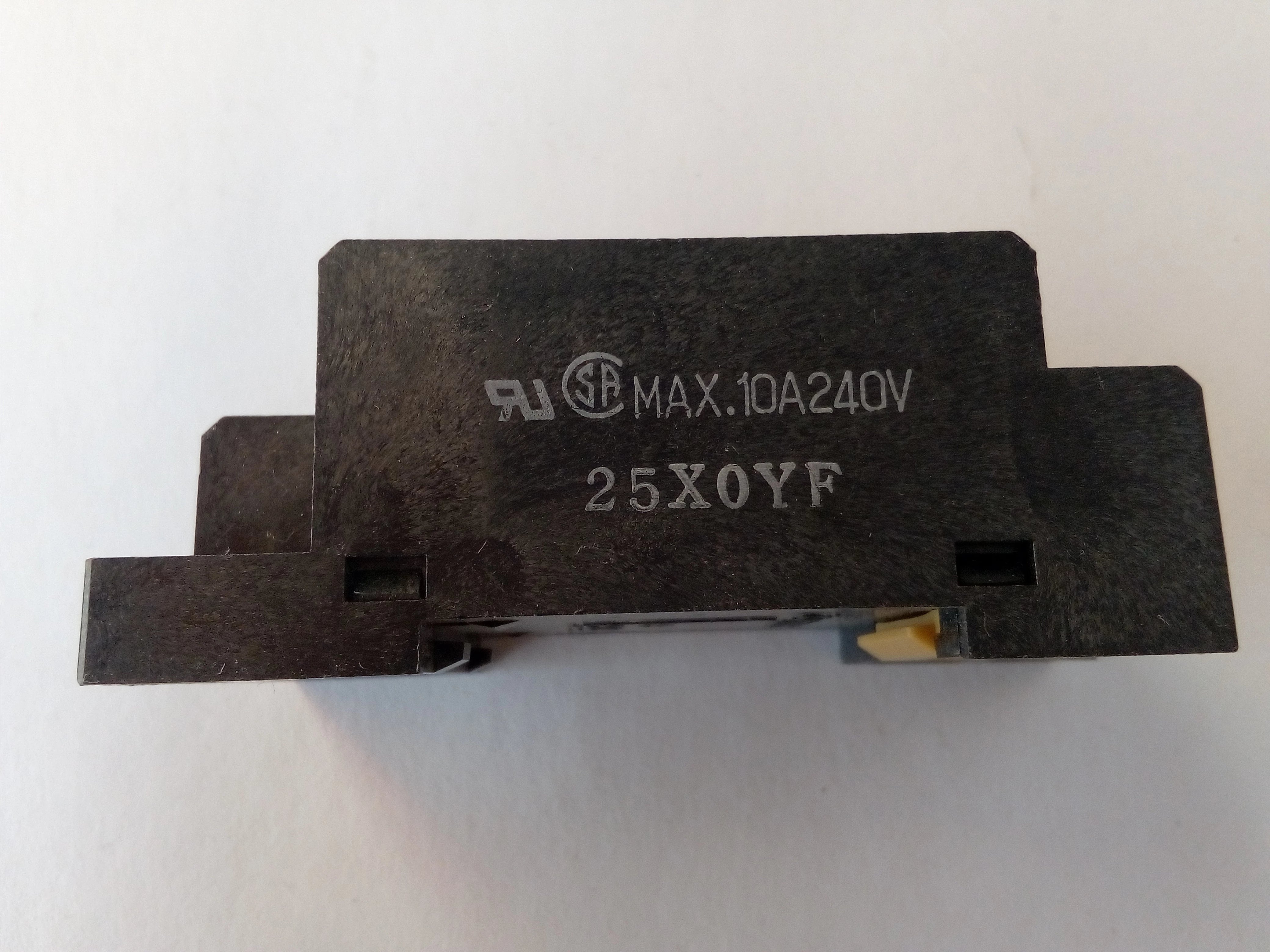 Base para Relevador Omron PTF11A