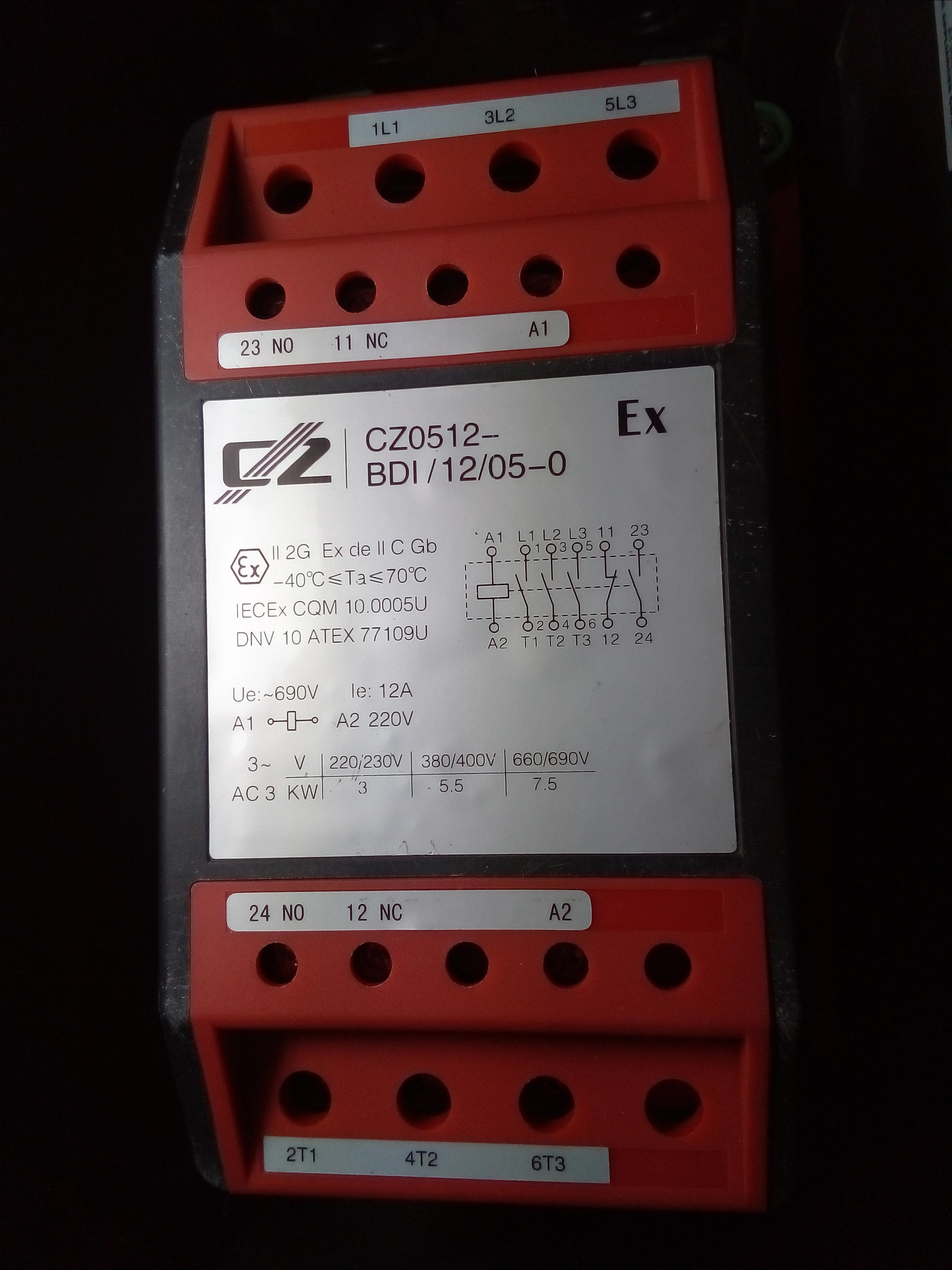 Contactor de Seguridad con Caja APE CZ CZ0512 / CZ0242