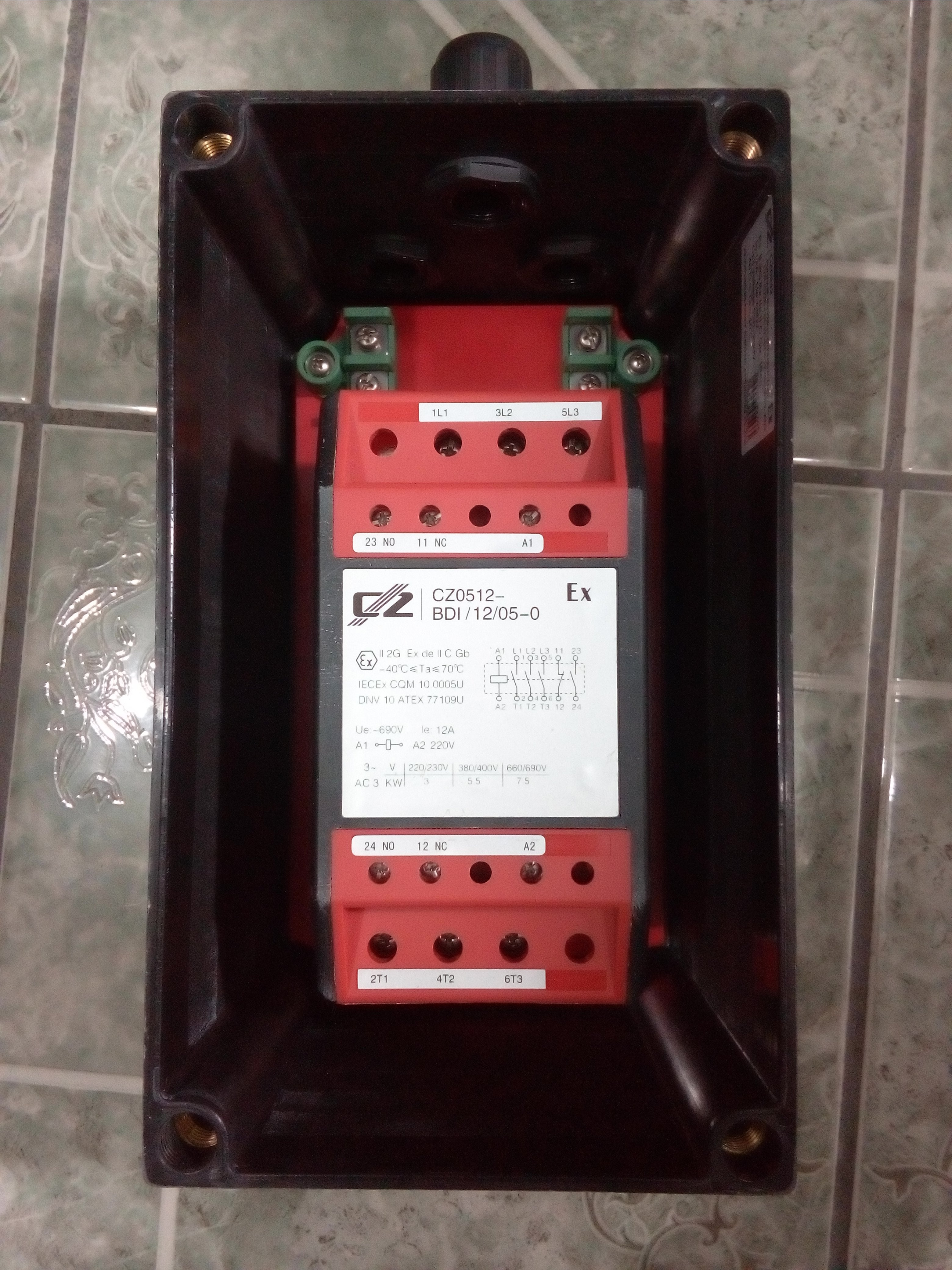 Contactor de Seguridad con Caja APE CZ CZ0512 / CZ0242
