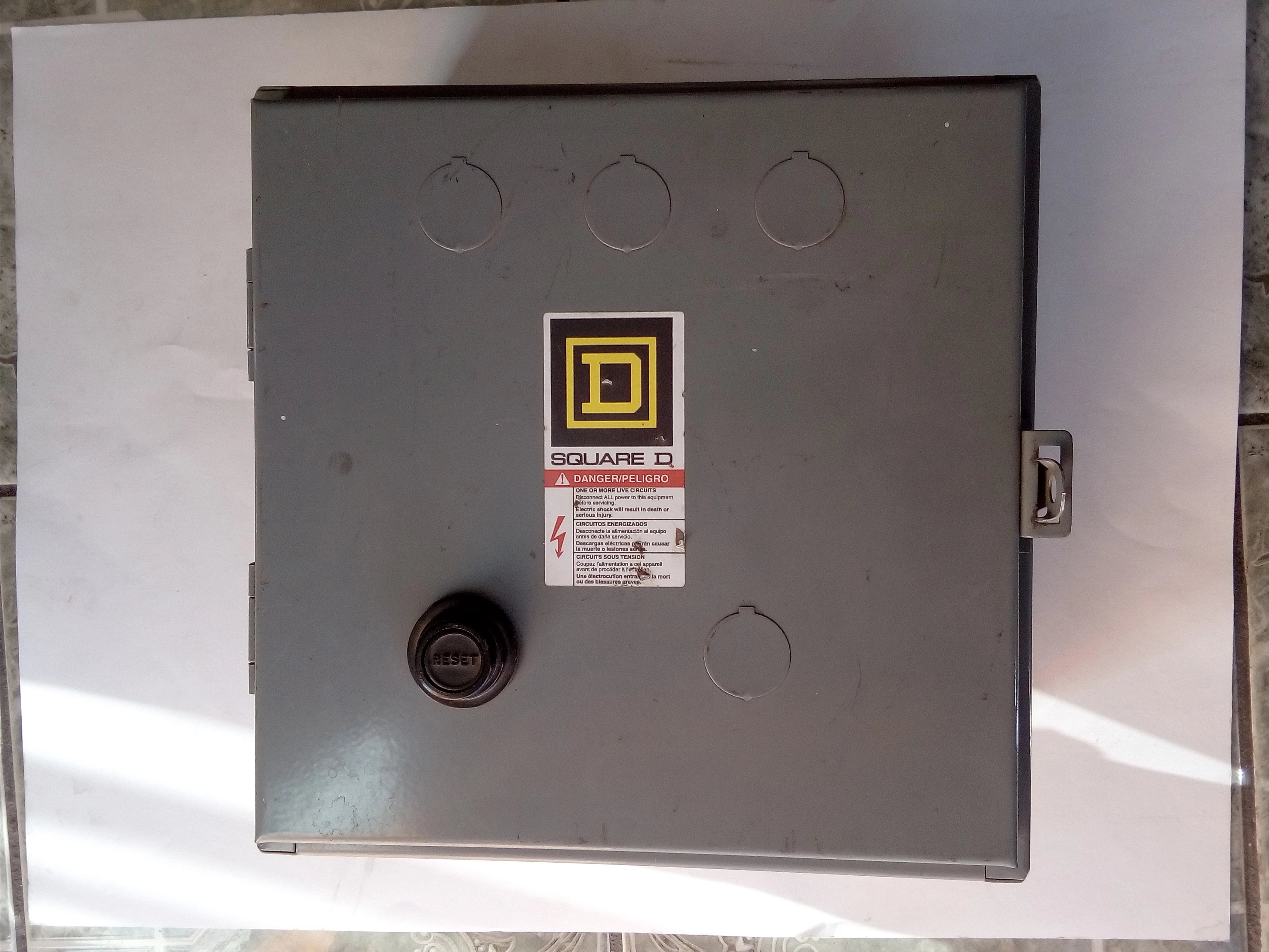 Gabinete Square D 8736SBG4V03