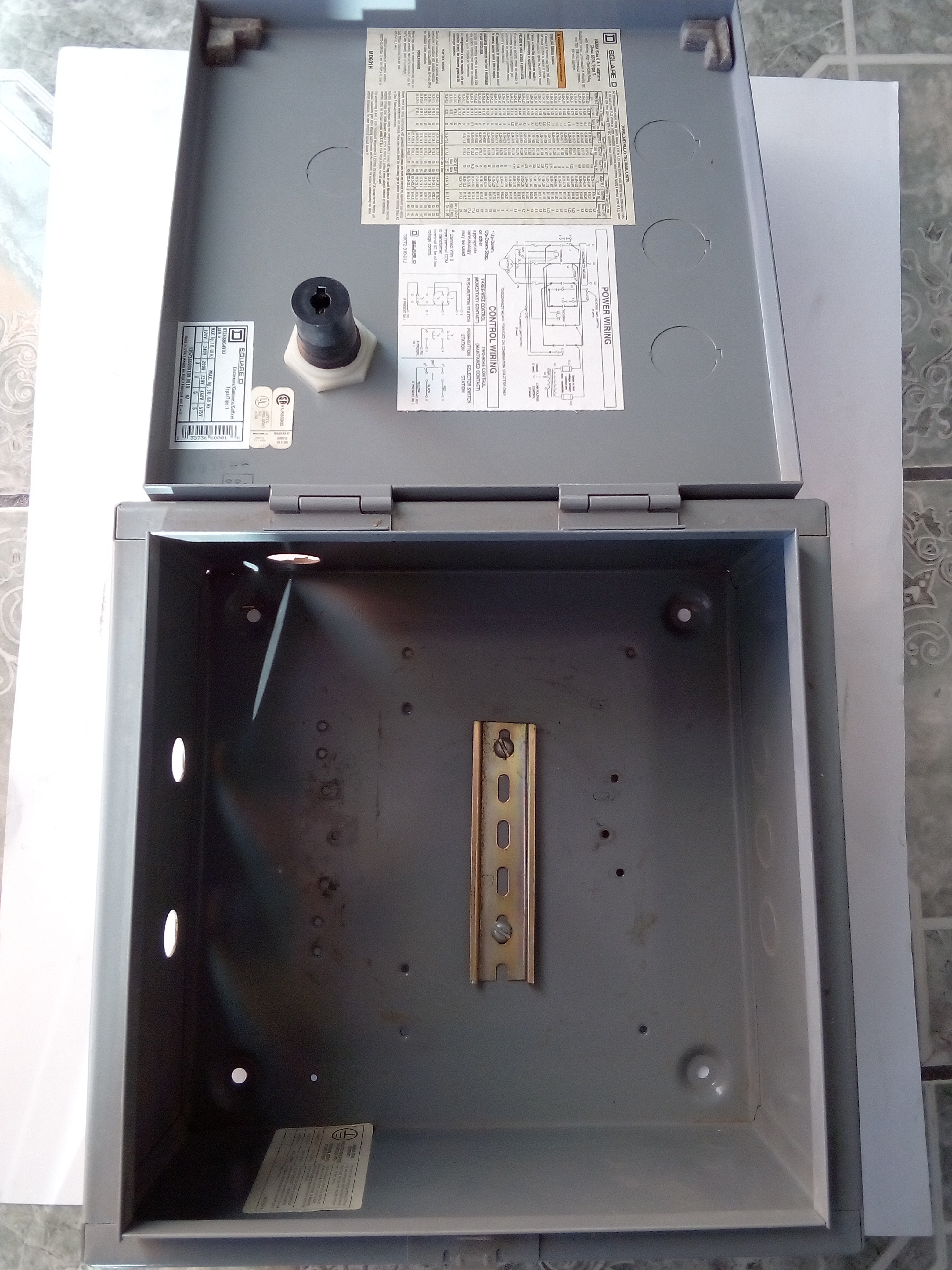 Gabinete Square D 8736SBG4V03