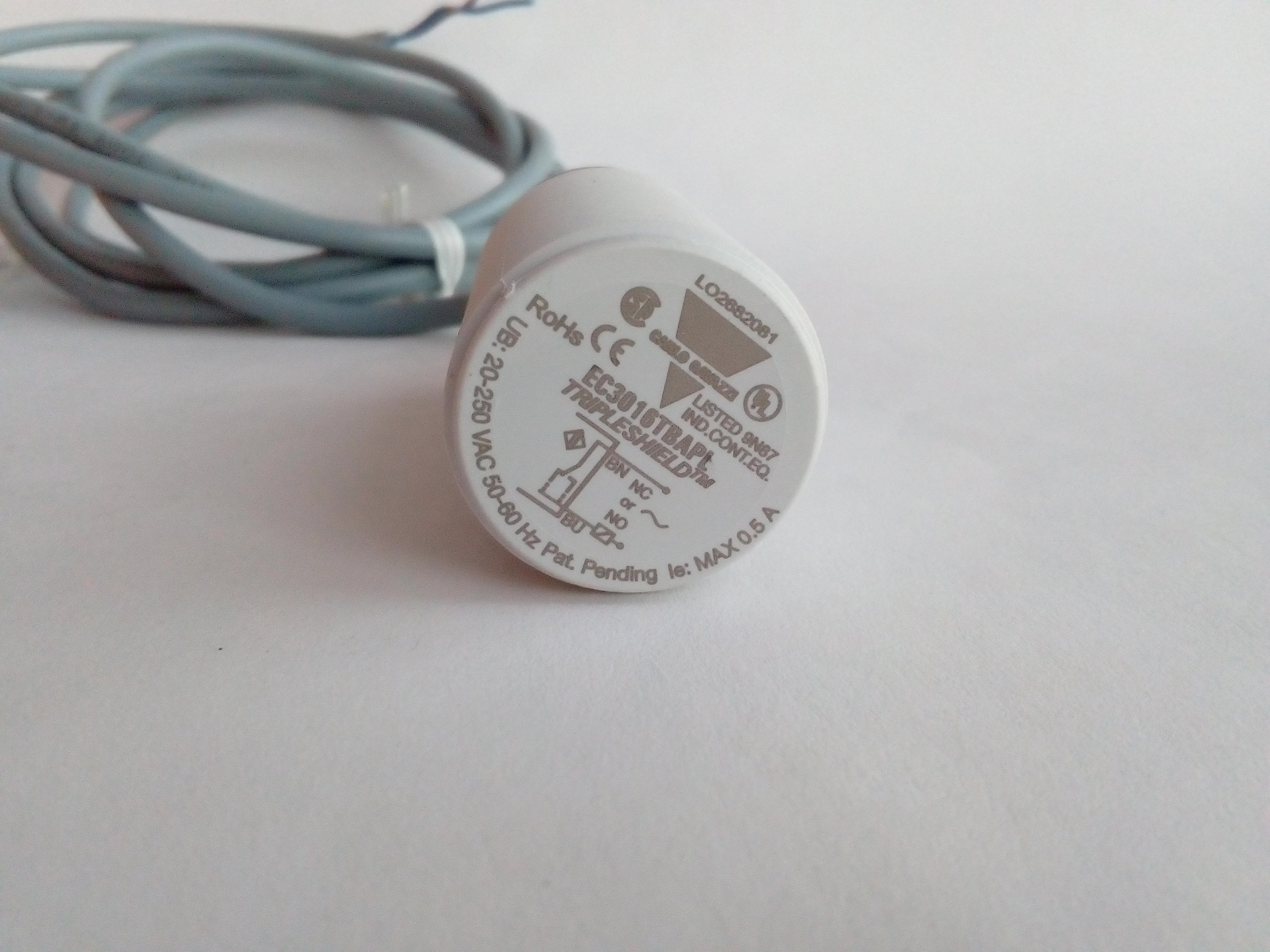 Sensor Capacitivo Carlo Gavazzi EC3016TBAPL