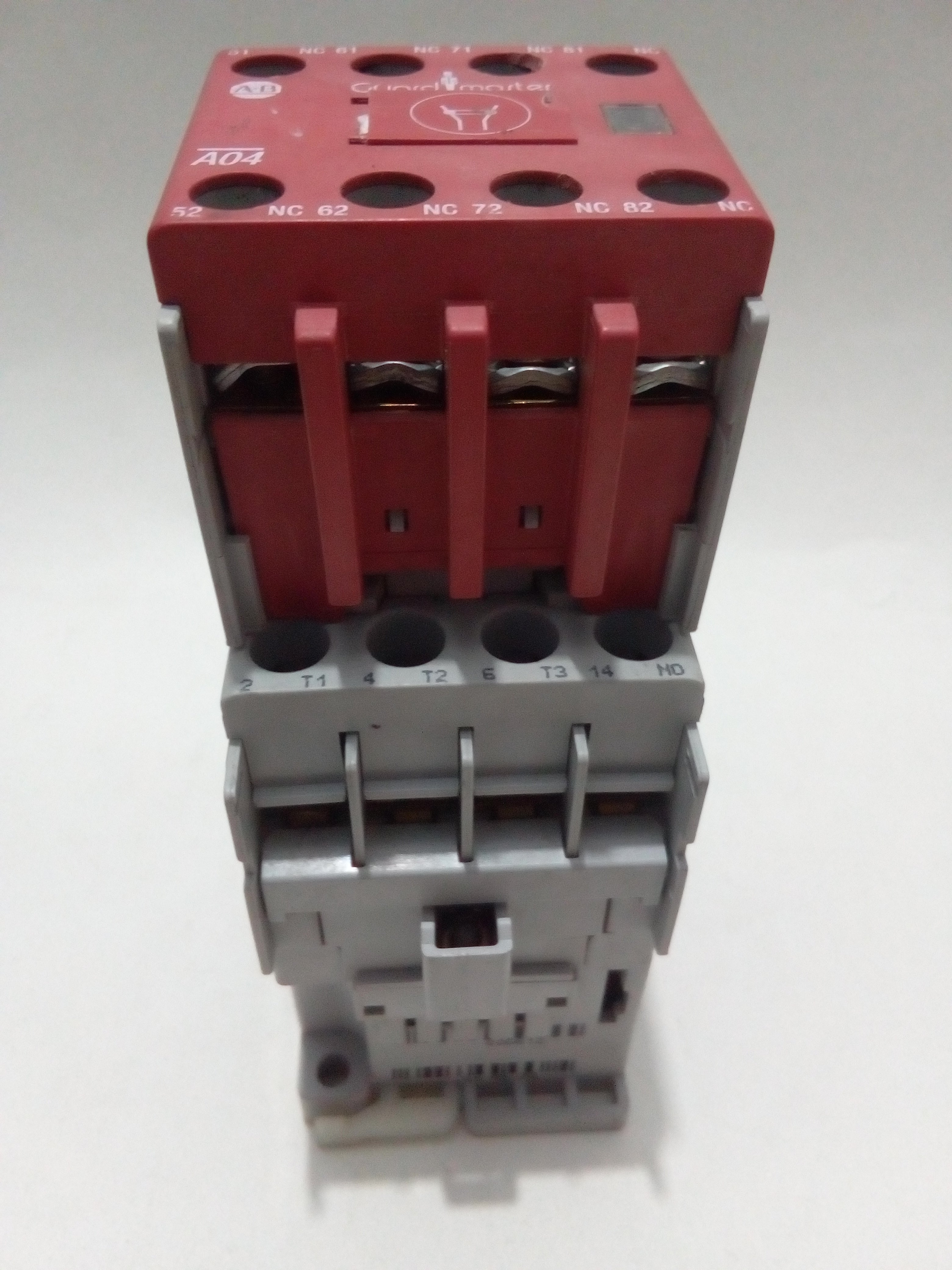 Contactor de Seguridad Allen Bradley 100S-C16D14C