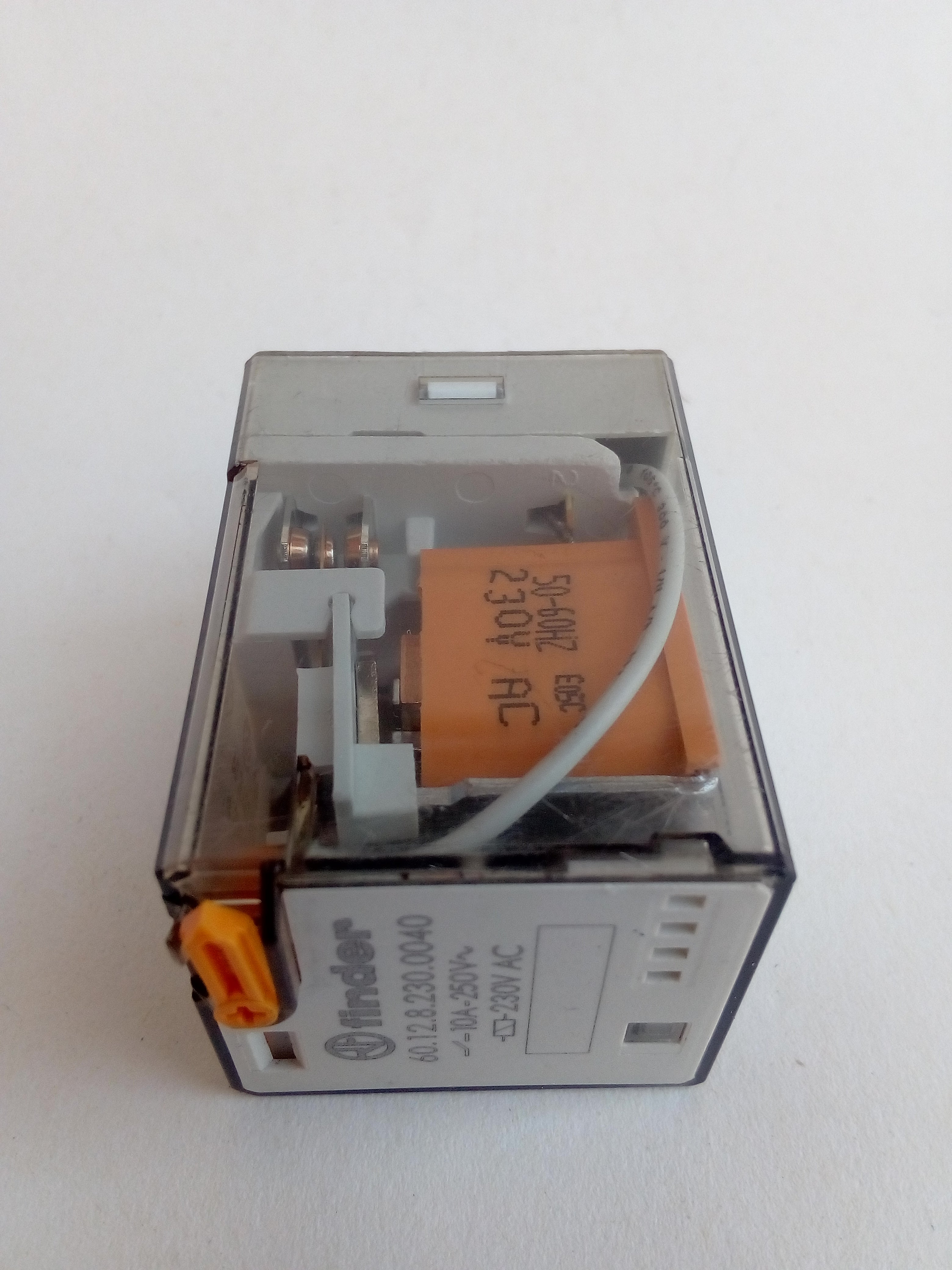 Relevador Finder 60.12.8.230.0040