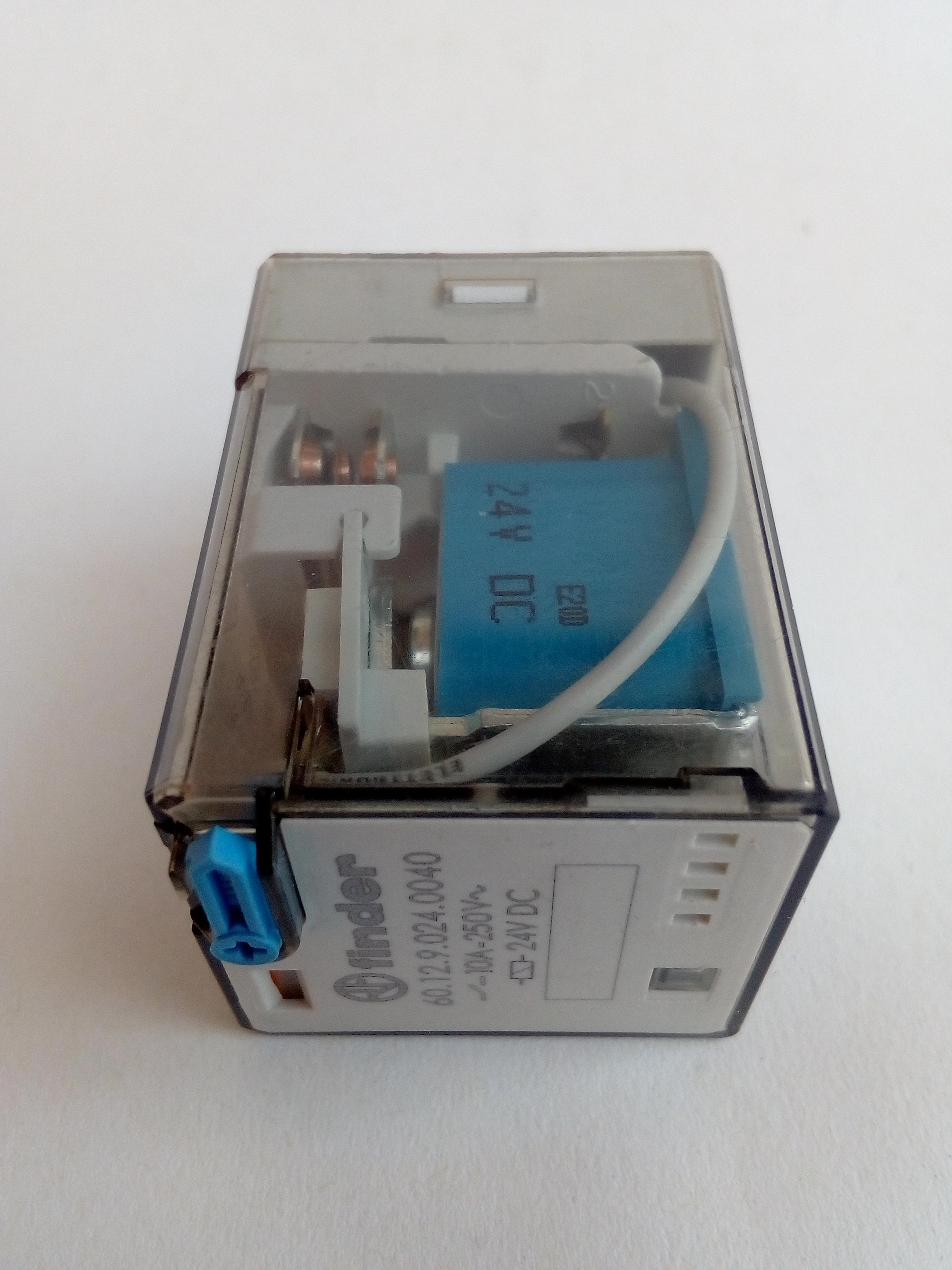 Relevador Finder 60.12.9.024.0040