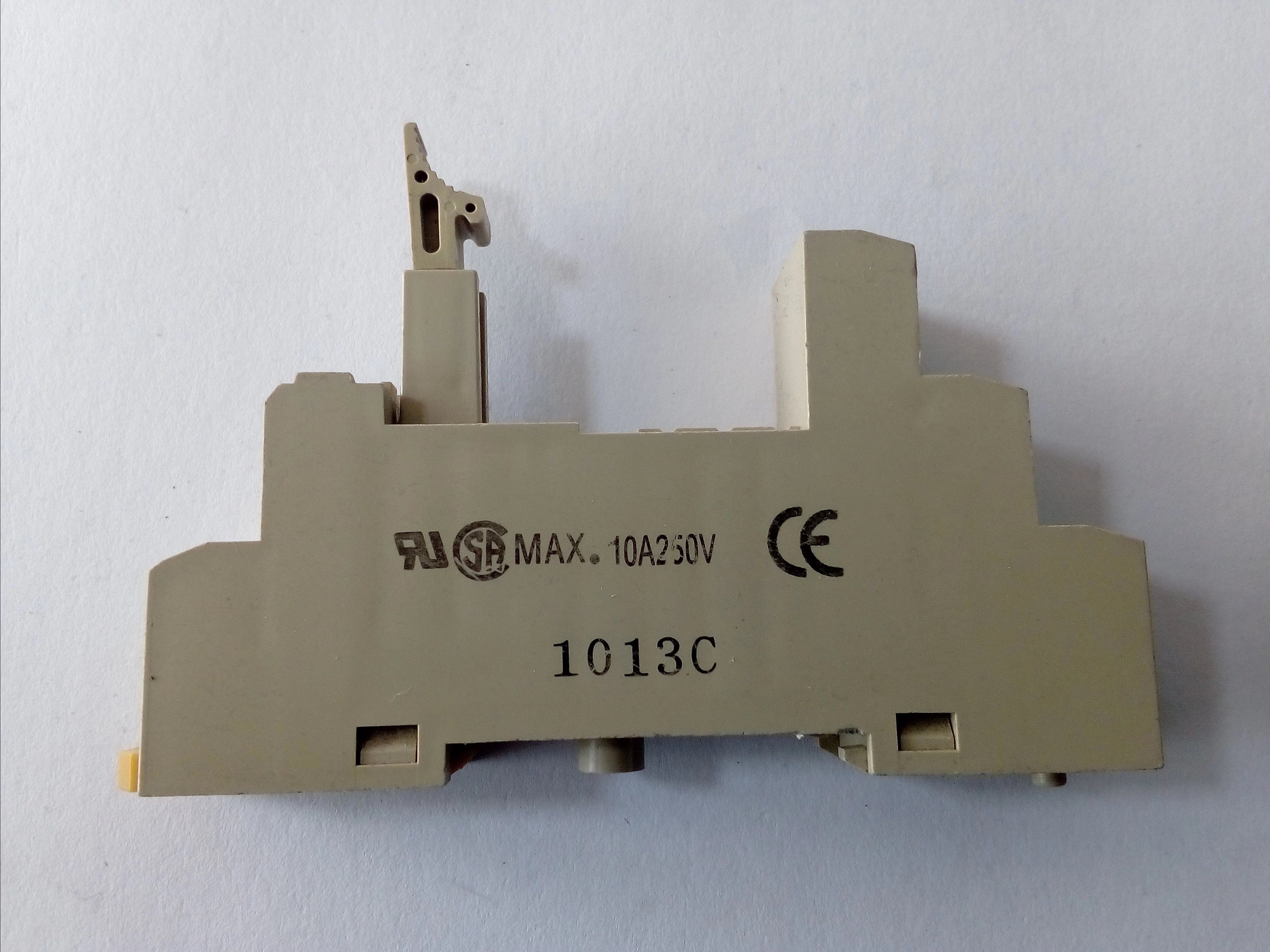 Base para Relevador Omron P2RF-05-E