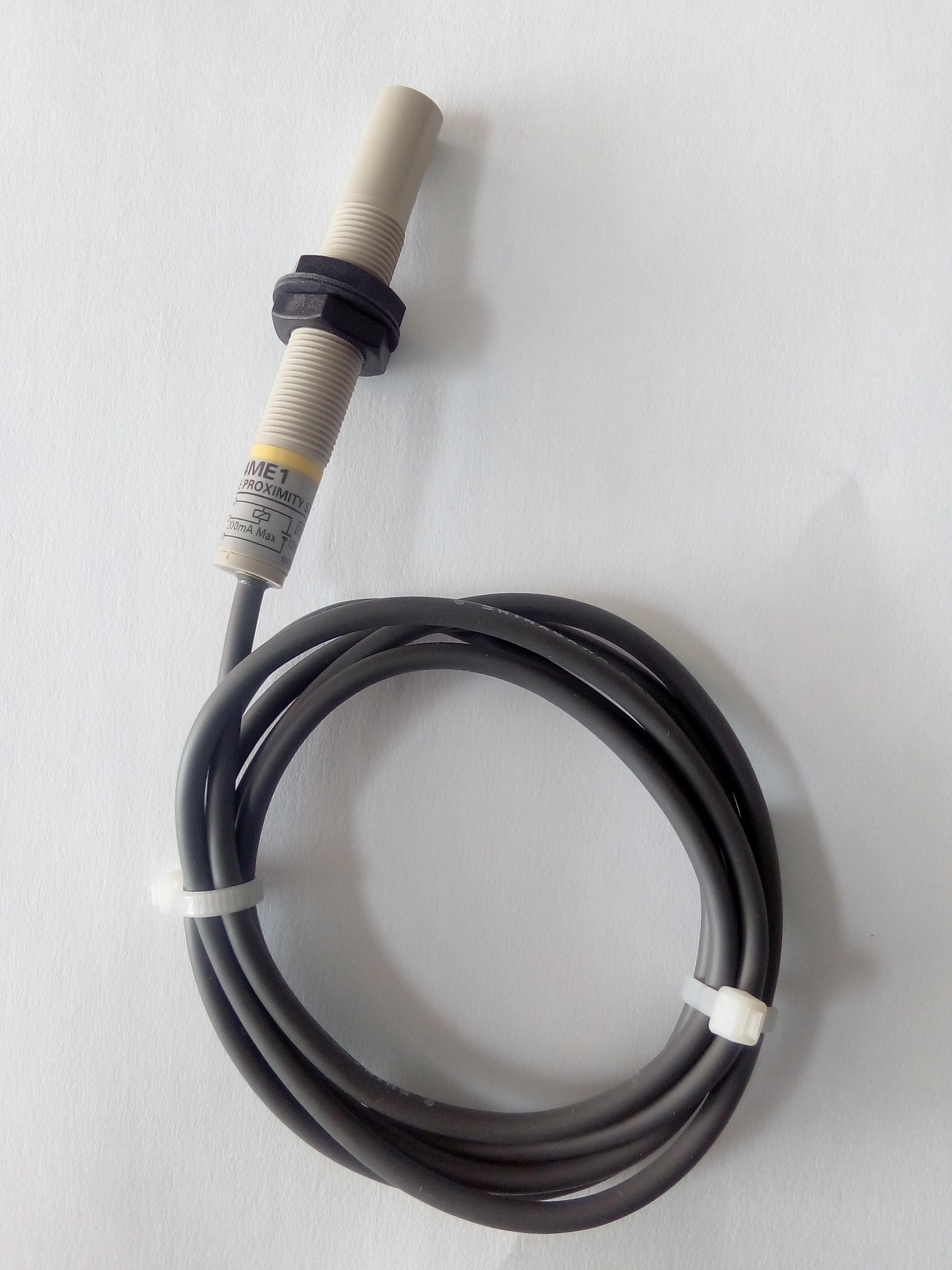 Sensor de Proximidad Capacitivo Omron E2K-X4ME1