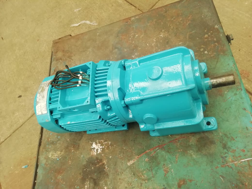 MARCA ABB 1/2 HP 220/440 V, 1715 RPM, 5.4/2.7 AMP MOTORREDUCTOR ELÉCTRICO DE CORRIENTE ALTERNA