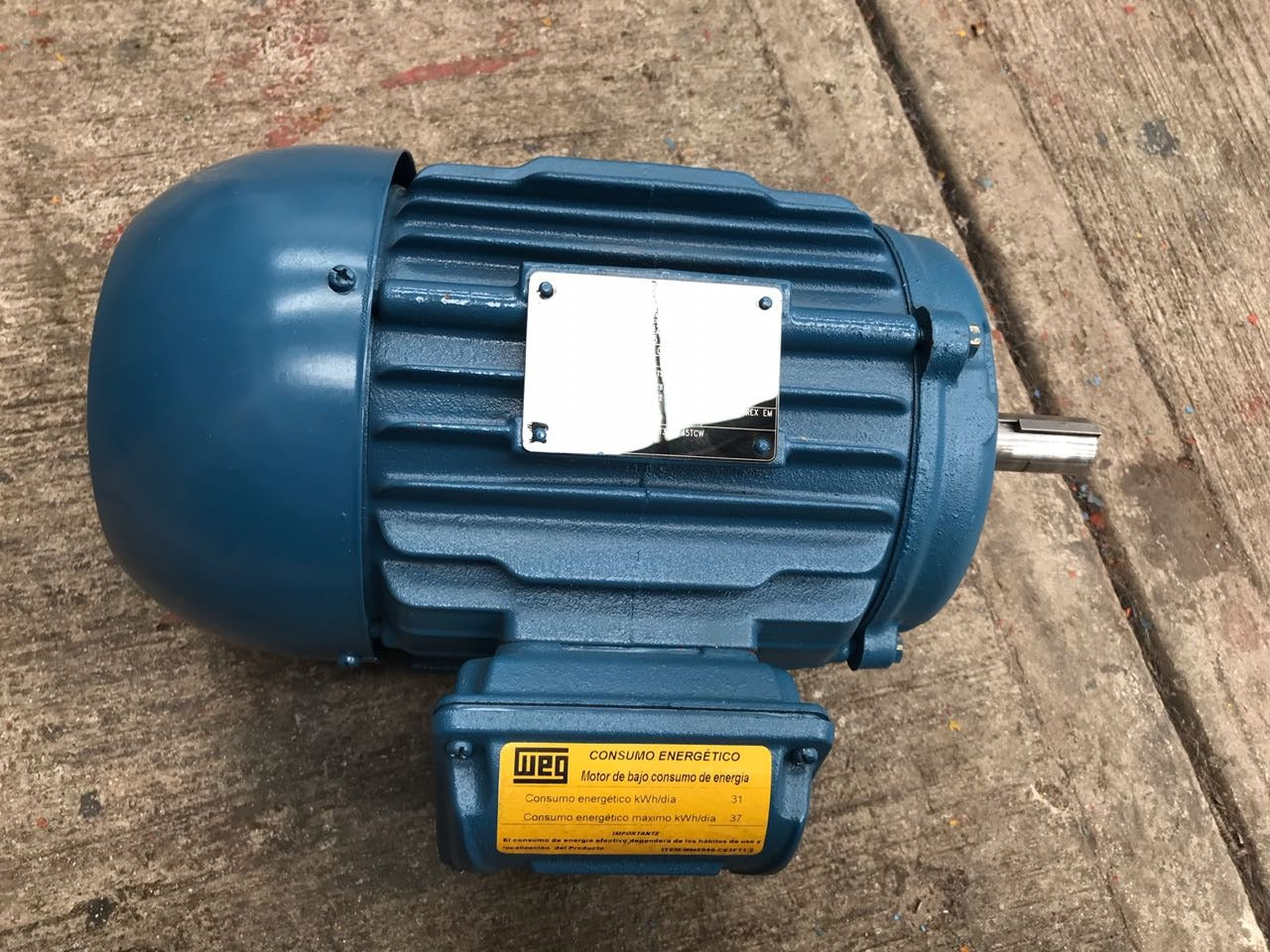 Motor de Corriente Alterna 1.5 HP WEG 00518ET3EM145TCW