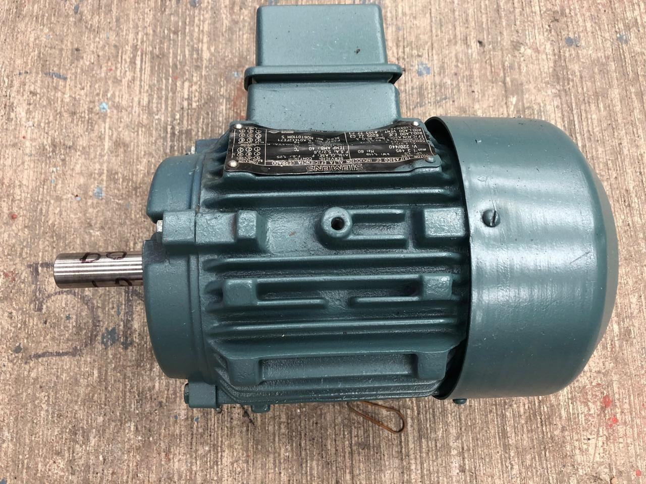 Motor de Corriente Alterna 1.5 HP Siemens RGZE MO6T0110M5