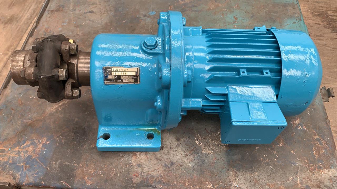 Motorreductor Siemens de CA 0.37 HP Corriente Alterna