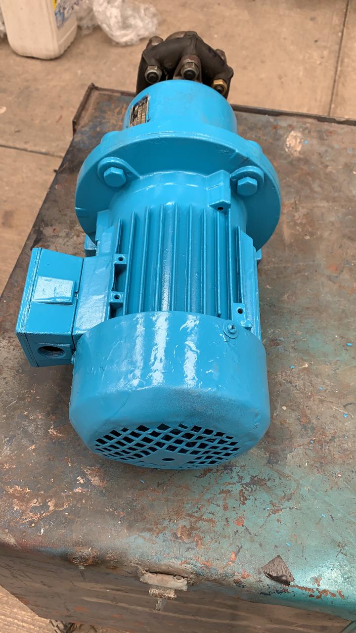 Motorreductor Siemens de CA 0.37 HP Corriente Alterna