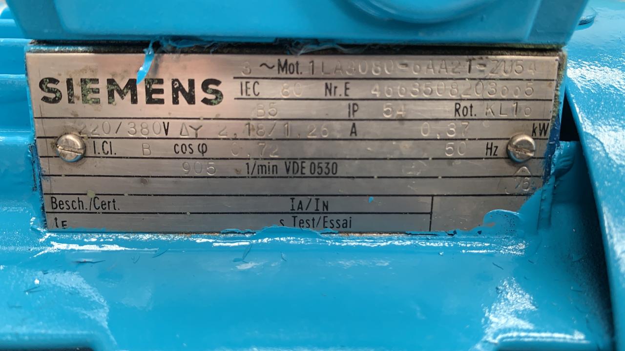 Motorreductor Siemens de CA 0.37 HP Corriente Alterna