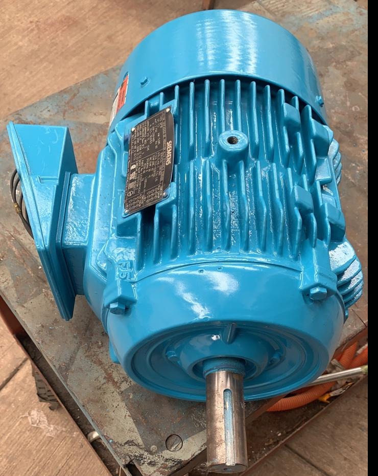 Motor de Corriente Alterna 7.5 HP Siemens 1LE22012AB114AA3