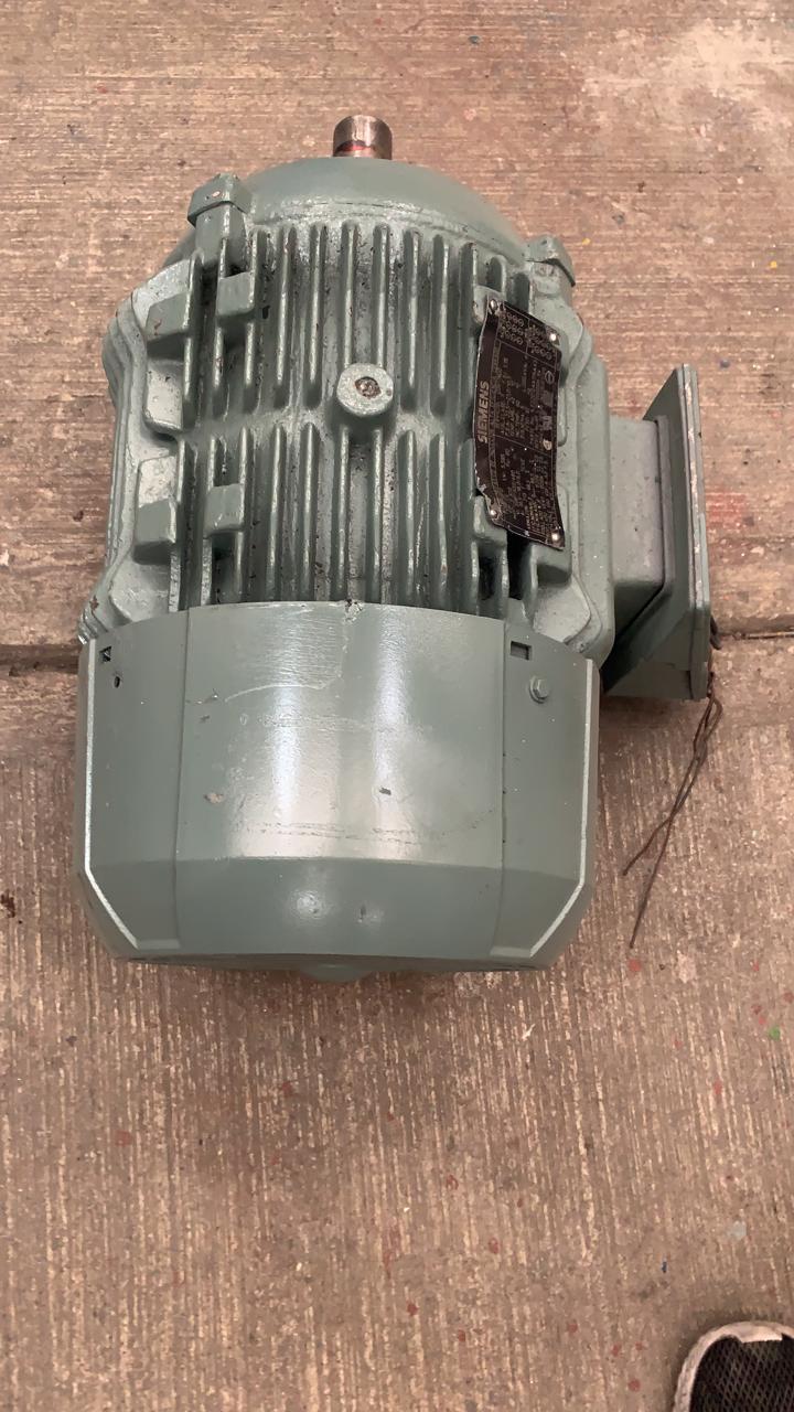 Motor de Corriente Alterna 7.5 HP Siemens 1LE220012AA114AA3