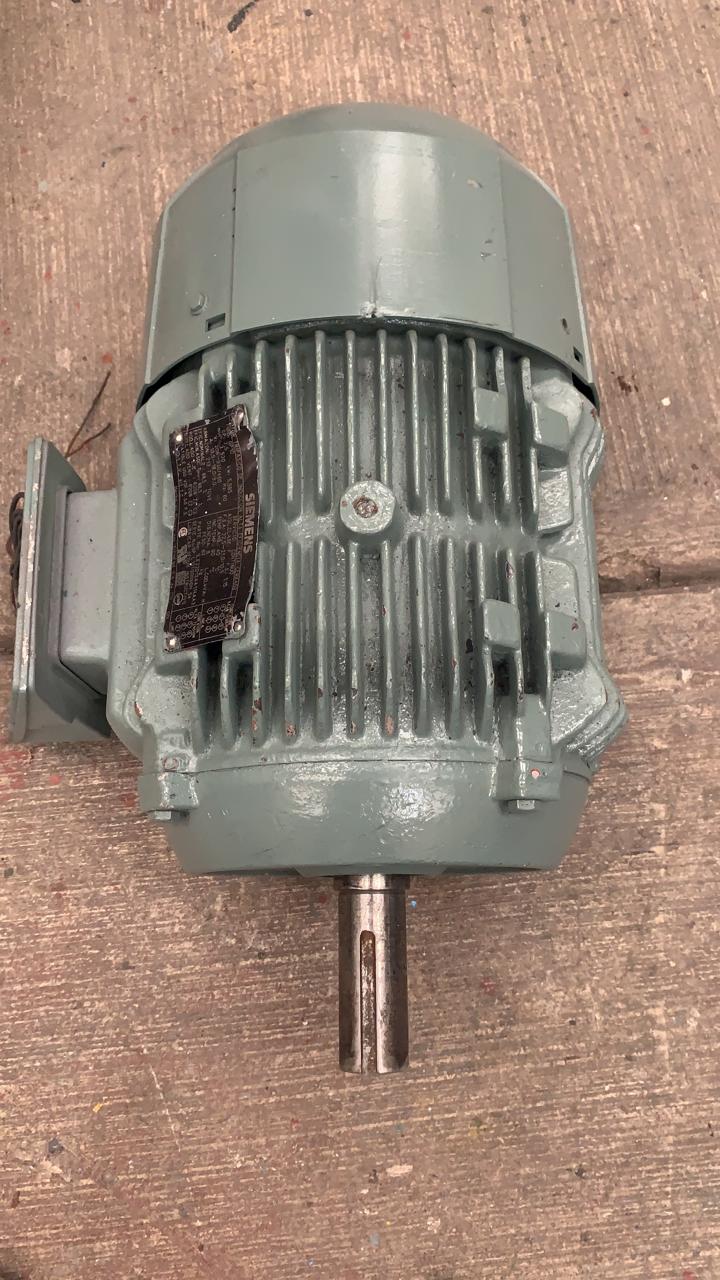 Motor de Corriente Alterna 7.5 HP Siemens 1LE220012AA114AA3