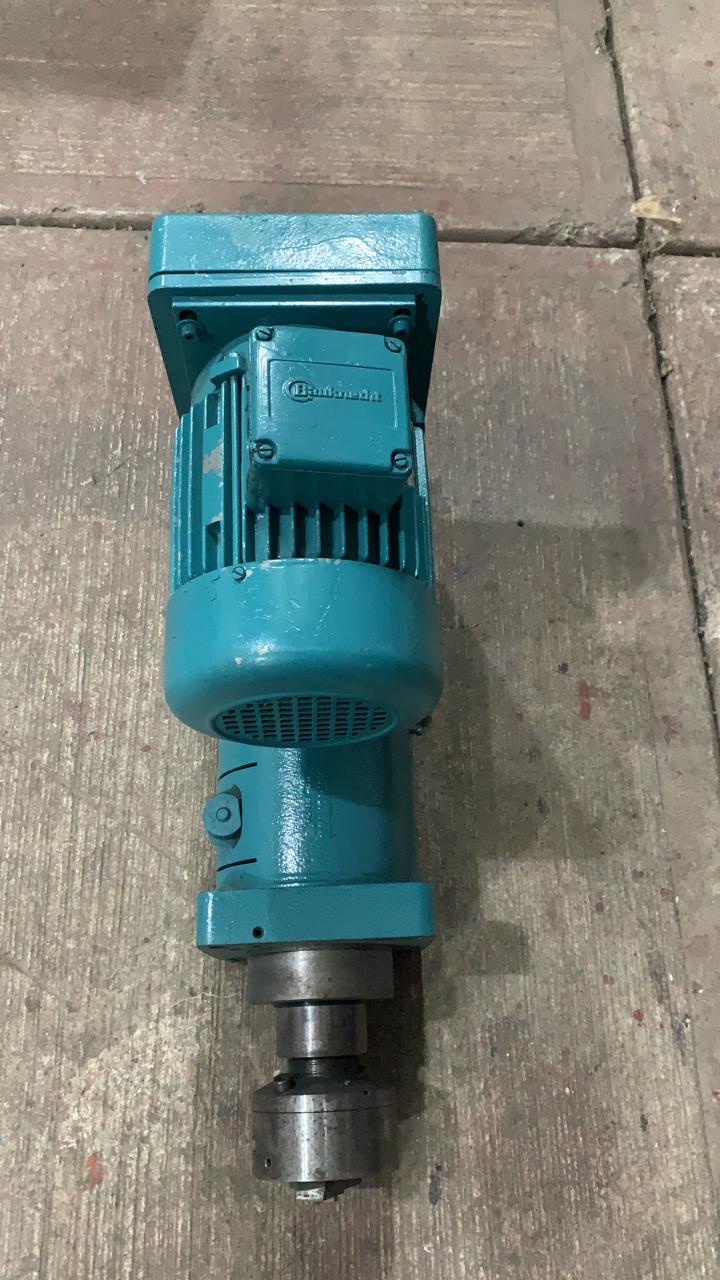 Motor de Corriente Alterna 0.75 KW Bauknecht 3259234-15