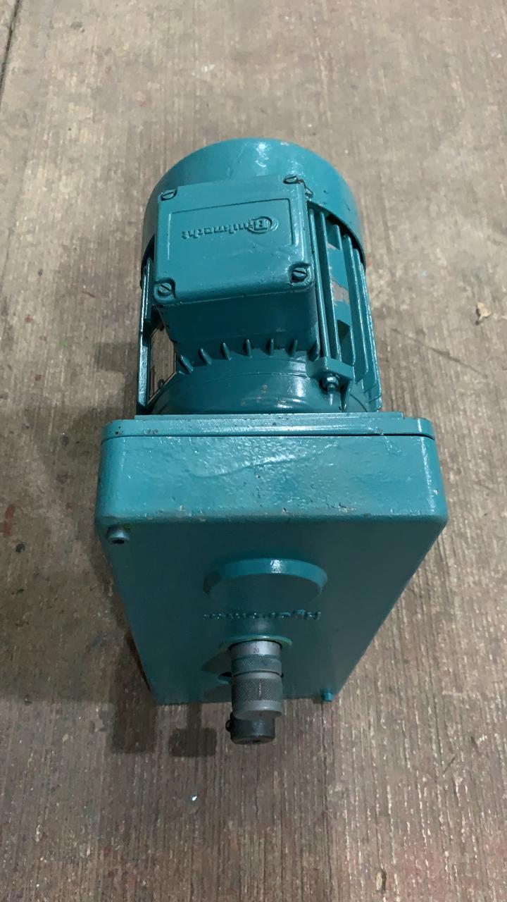 Motor de Corriente Alterna 0.75 KW Bauknecht 3259234-15