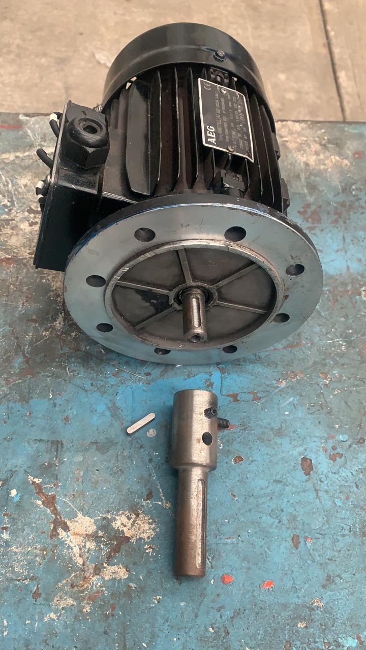 Motor de Corriente Alterna 0.9 KW AEG AMC71ZCA2