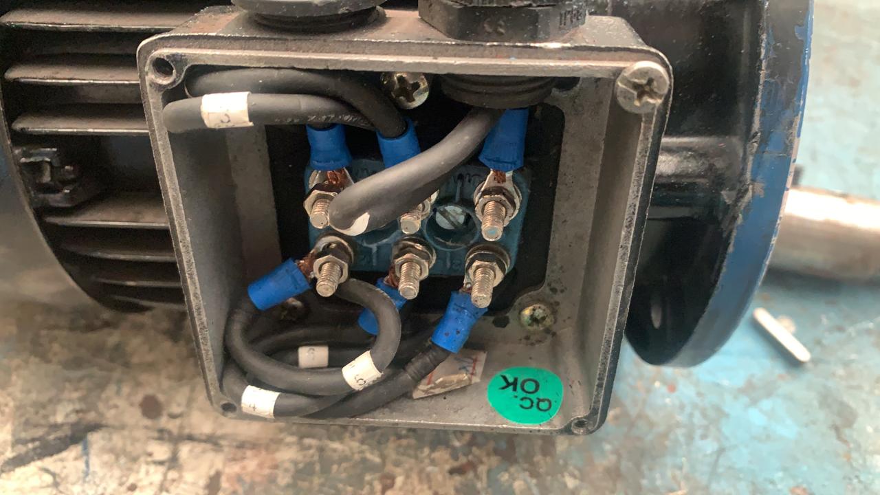 Motor de Corriente Alterna 0.9 KW AEG AMC71ZCA2