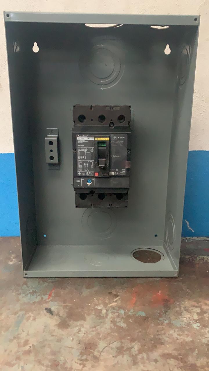 Interruptor en Caja Moldeada Square D 200A J250SMX