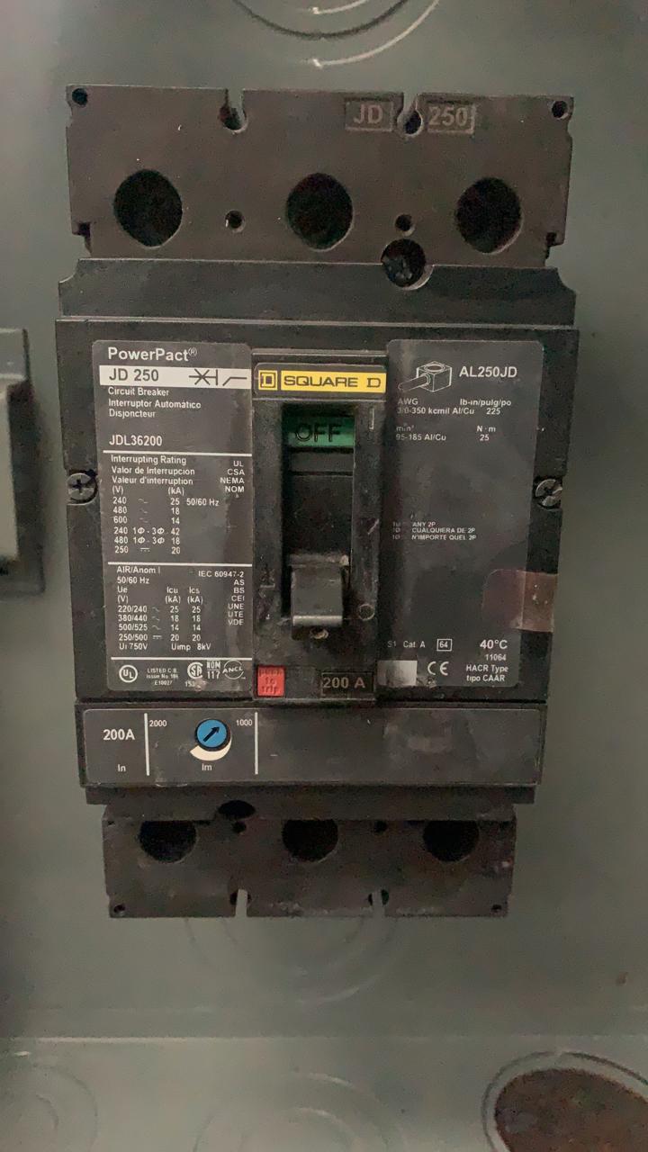 Interruptor en Caja Moldeada Square D 200A J250SMX