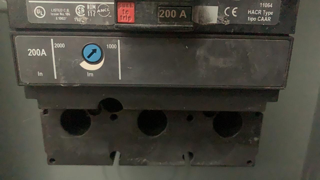 Interruptor en Caja Moldeada Square D 200A J250SMX