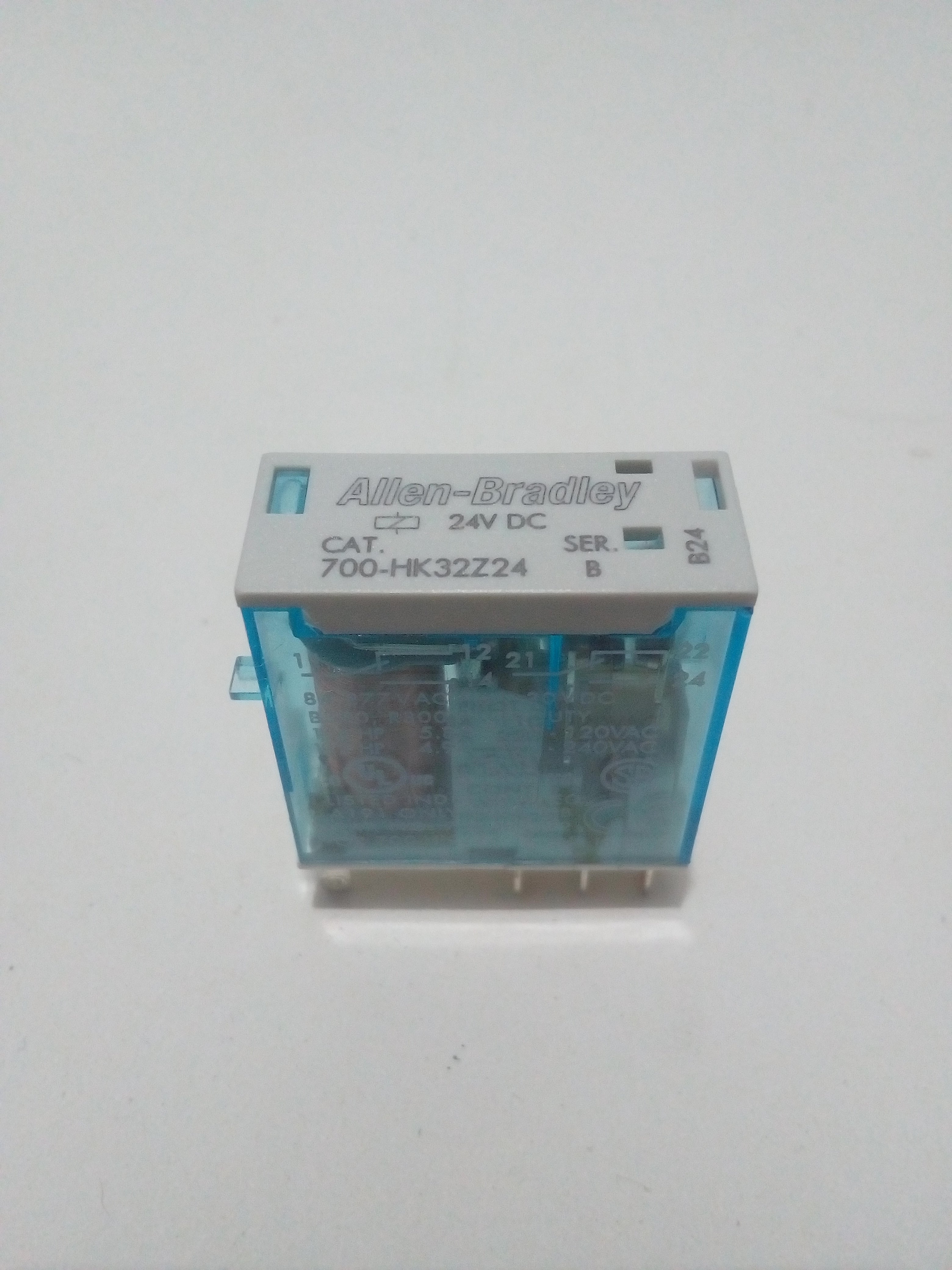 Relevador Allen Bradley 700-HK32Z24