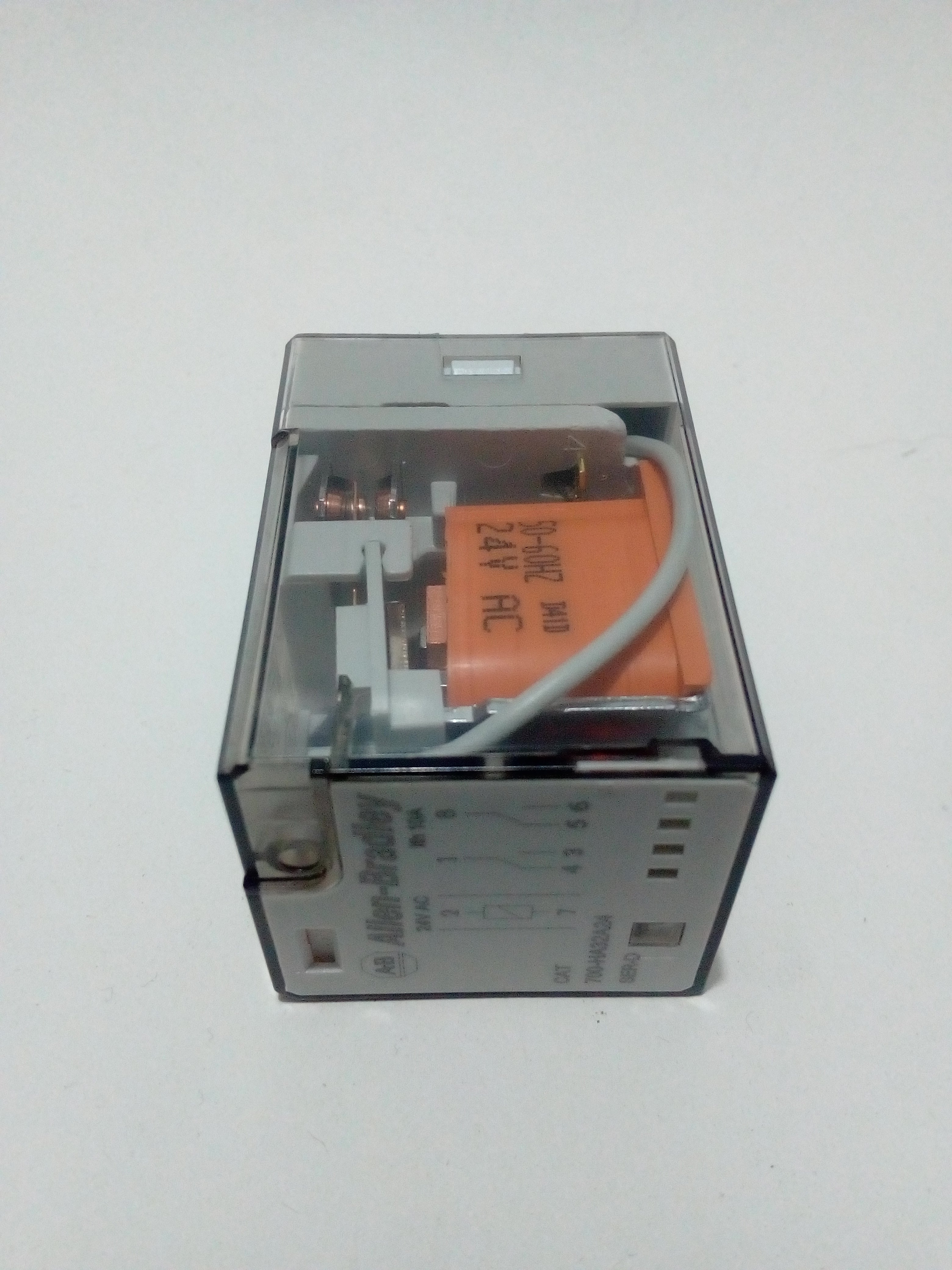 Relevador Allen Bradley 700-HA32A24