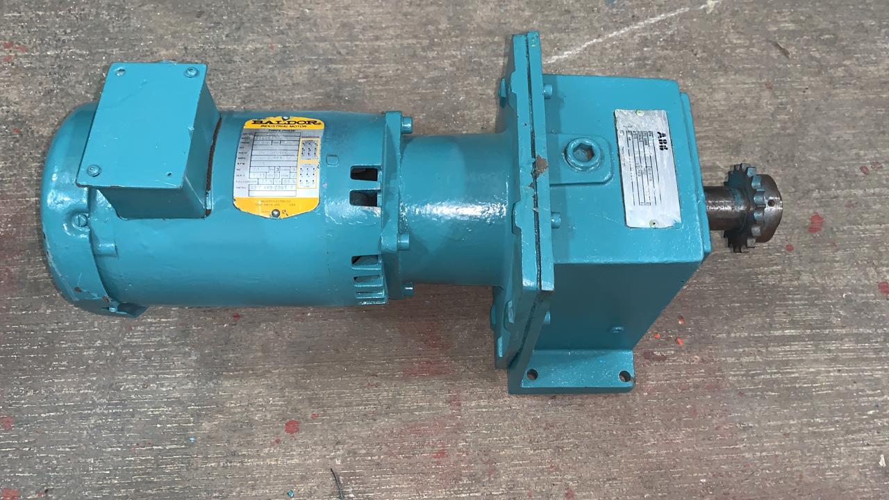 MOTORREDUCTOR ELÉCTRICO DE CORRIENTE ALTERNA MARCA ABB-BALDOR 1 HP TIPO.UABM246&nbsp;208-230/460 V, 1725 RPM, 3.6-3.4/1.7 AMP
