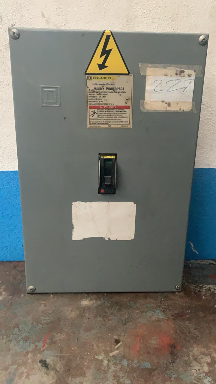 Interruptor en Caja Moldeada Square D 200A J250SMX