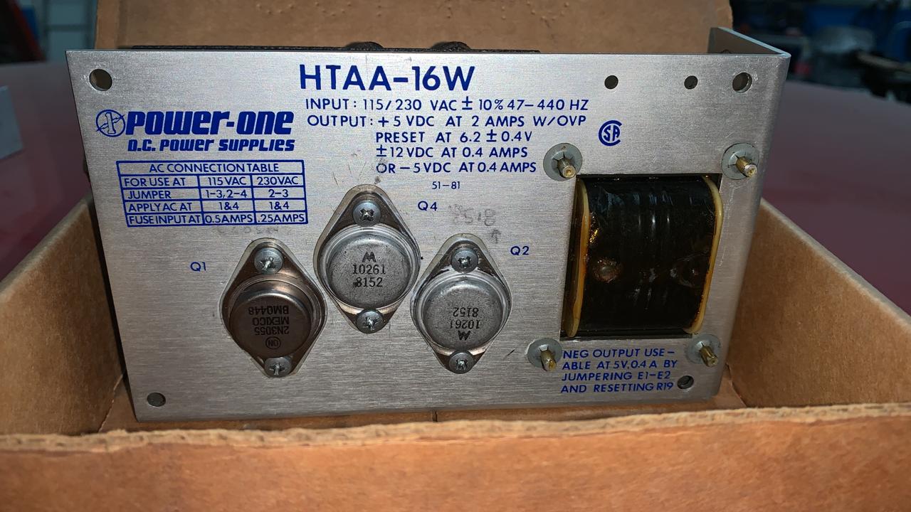 Fuente de voltaje Power One HTAA-16W